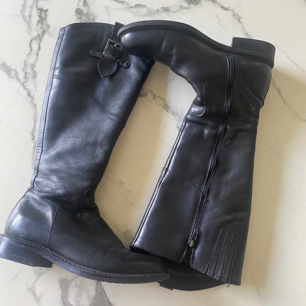 Leather riding boot style with buckle on side size 36